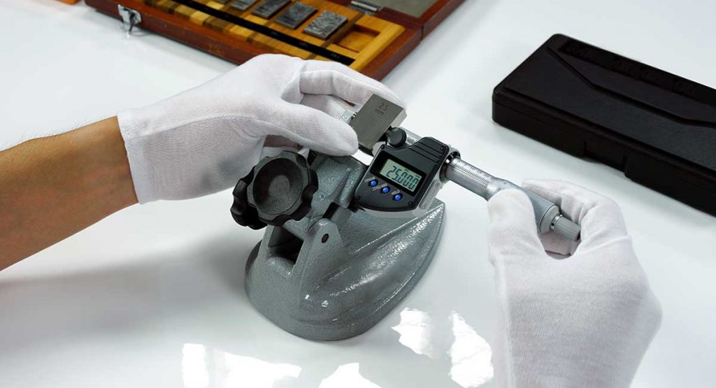 industrial metrology: Micrometer Calibration with gauge block in Calibration laboratory