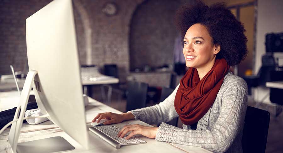 Autocad tutorial that is best for you: woman on computer